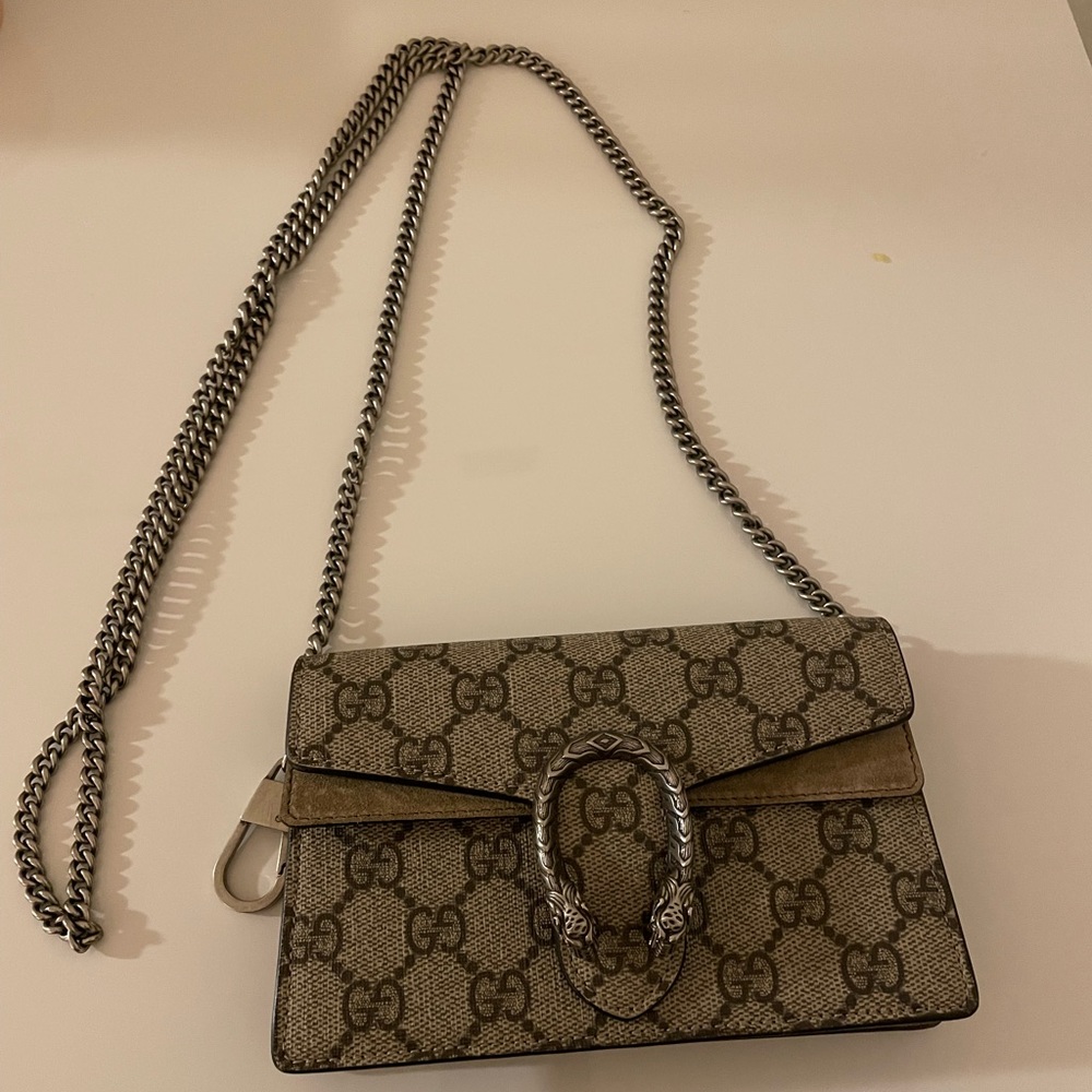 Gucci Women’s Dionysus GG Supreme super mini bag